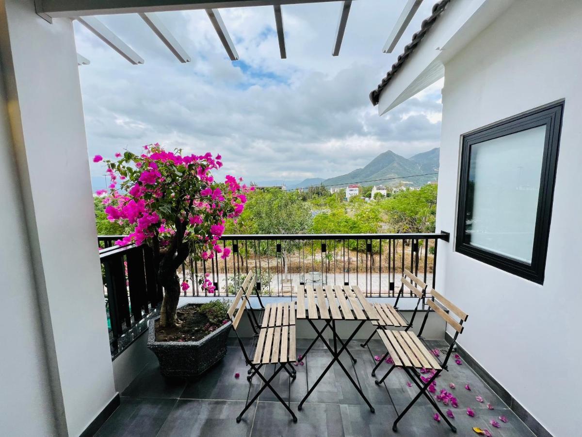 The Track Homestay - Near Bai Dai Beach Cam Lam Exterior photo